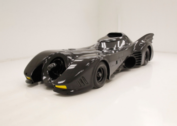 Deze originele Batmobile staat te koop voor een absurd bedrag