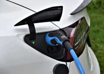 Tesla opladen