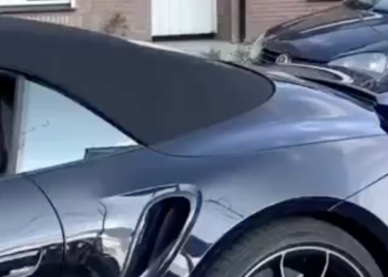 Mark Gillis heeft bijna een fietser met voorrang onder zijn nieuwe Porsche