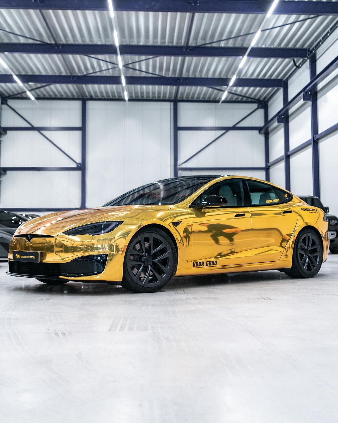 Gouden Tesla Model S Plaid