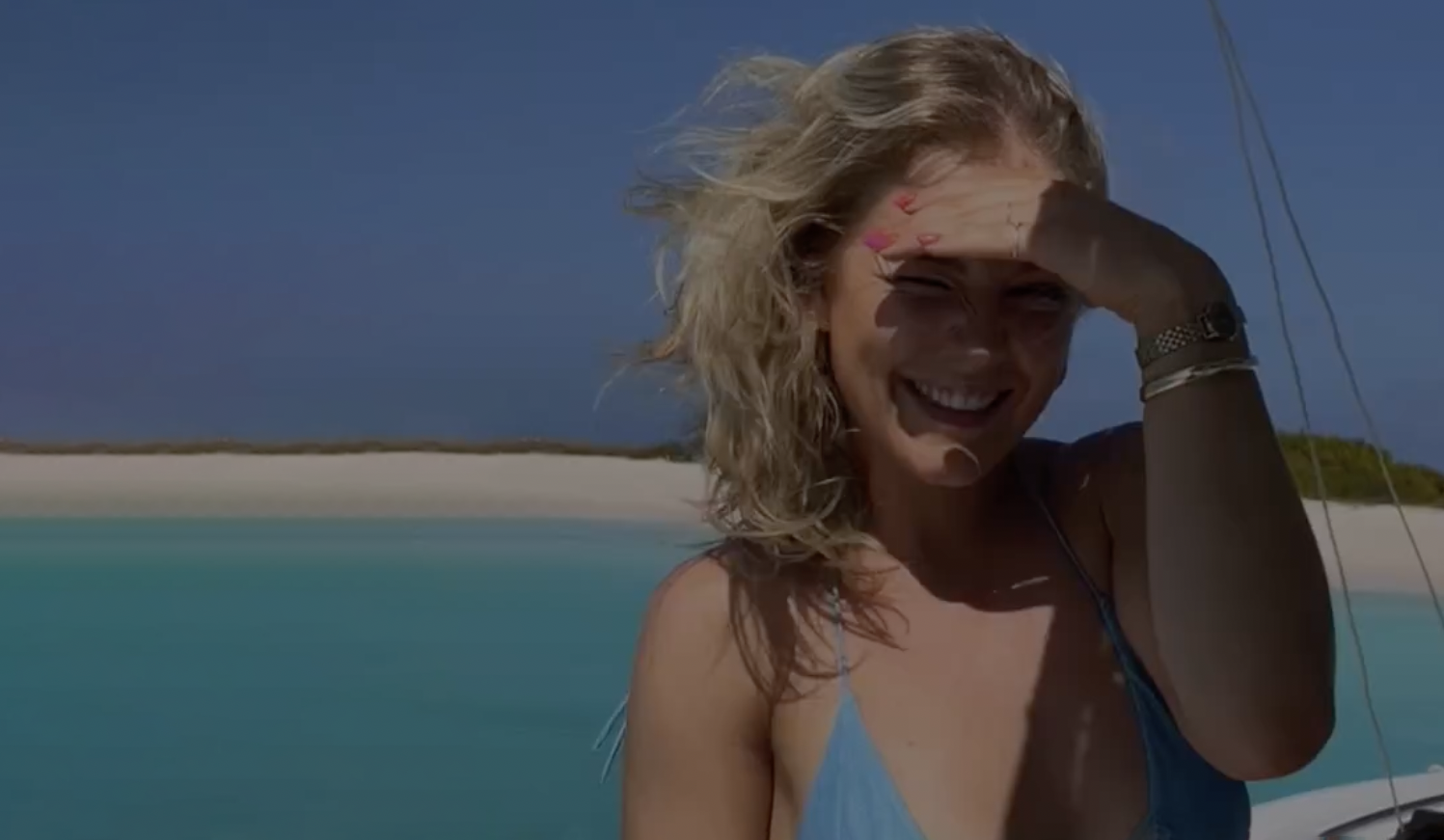 VIDEO Bikini babe Marijn Kuipers (22) laat ons zweten met haar curvy