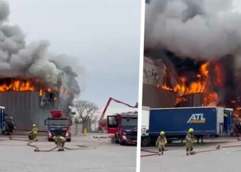 BEELDEN: Grote brand bij transportbedrijf Etten-Leur: rookwolken te zien vanaf grote afstand!