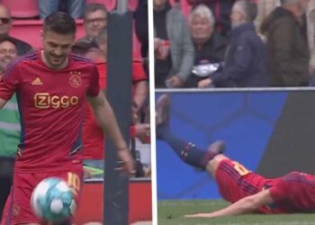 VIDEO: Tadic’s misstap leidt tot hilariteit bij PSV-fans voor wedstrijd tegen Ajax