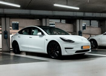 BIZAR: Tesla Model 3: Van populaire keuze naar slechte investering in 2023