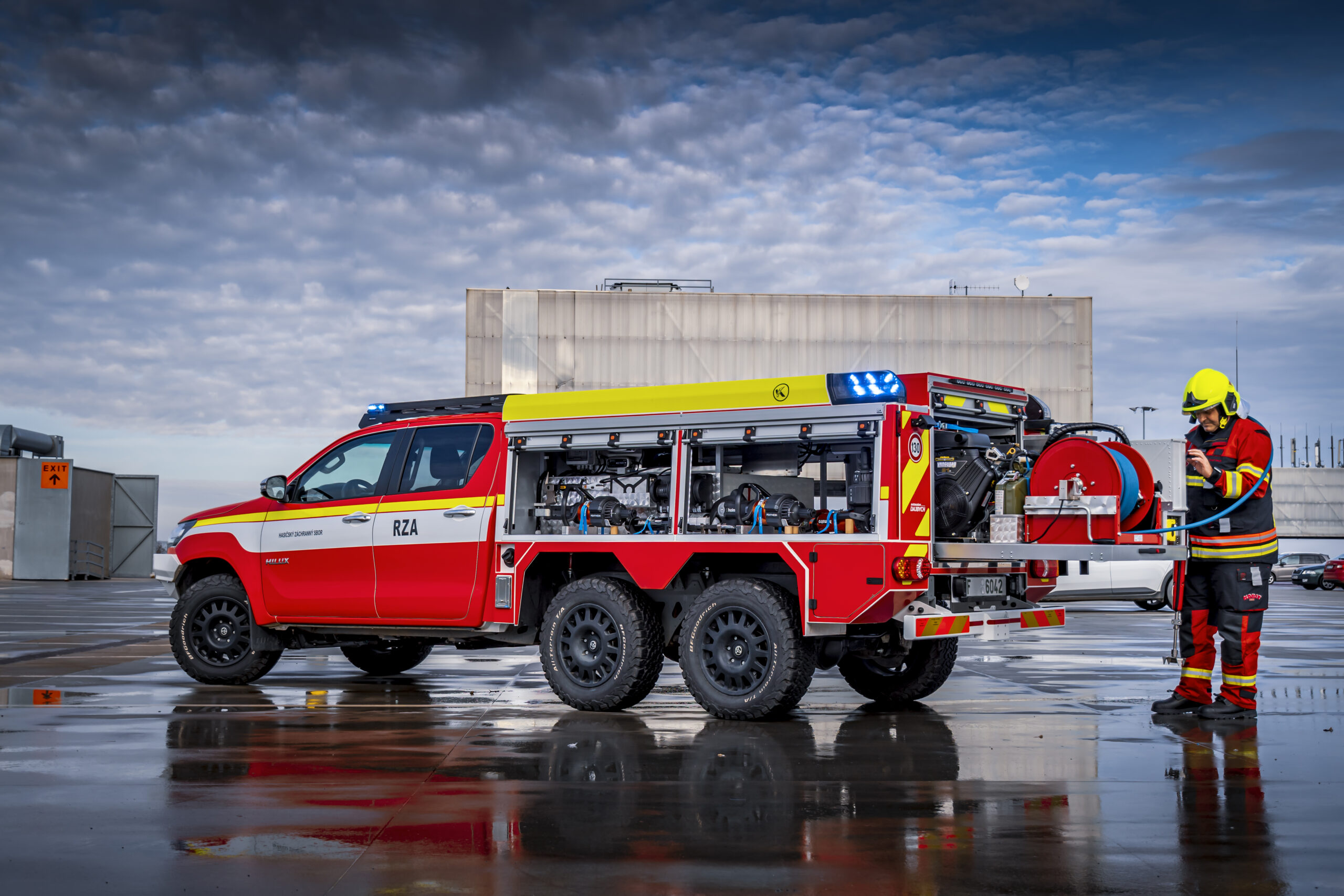 Toyota Hilux 6x6 Brandweerauto