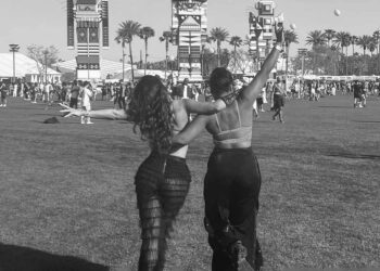 VIDEO: Yolanthe Cabau van Kasbergen schittert op festival in doorschijnende broek en pikant topje