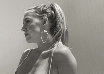 FOTO: Jessie Jazz Vuijk (28) deelt foto in een elegante, loszittende jurk