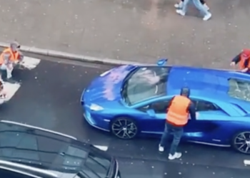 Lamborghini besmeurd Dusseldorf