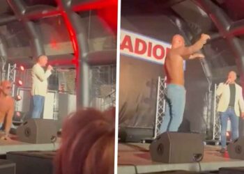 VIDEO: Alex Soze kan het niet laten en beklimt podium tijdens een optreden