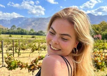 VIDEO: Eloise van Oranje (21) straalt in gewaagd badpak tijdens spannend bootavontuur