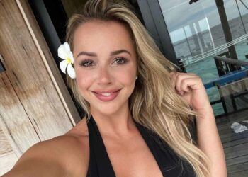 FOTO: Deze zonnige donderdag sluiten wij af met een nieuwe bikinifoto van Emma Heesters