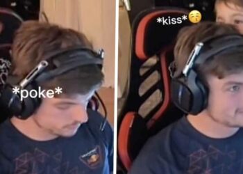 BEELDEN: Pestende Penelope: dochtertje van Kelly Piquet verstoort Max Verstappen’s livestream en maakt het weer goed