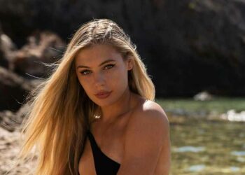 FOTO: Jutta Leerdam laat het strand sidderen met nieuwe foto in haar strakke bikini