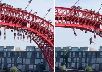 VIDEO: Mannen hangen aan een 9,5 meter hoge brug in Amsterdam