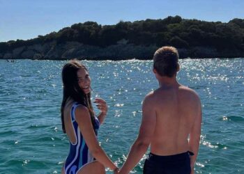 FOTO’S: Kelly Piquet plaatst adembenemende vakantiekiekjes met Max Verstappen