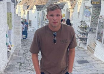 Sydney van Hooijdonk haalt hard uit naar ‘ongeloofwaarlijke’ Andy van der Meijde