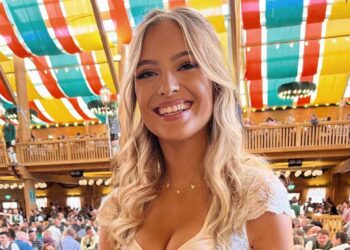 FOTO’S: Het Oktoberfest is net wat leuker met Sarah Wieczorek in haar dirndl