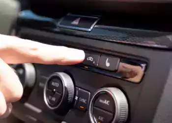 VIDEO: Met dit knopje in jouw auto kun je een hoop geld besparen
