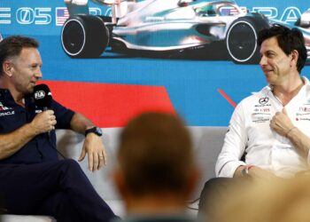 WAT: Toto Wolff geeft droevig commentaar op Verstappens ongekende zegereeks