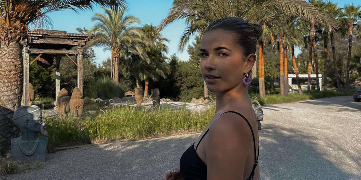 FOTO Jade Anna (19) deelt een gewaagde spiegelfoto voordat ze de gym induikt
