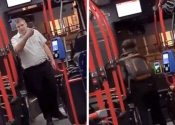VIDEO: Ophef in de bus: gastje vliegt buschauffeur aan na verwijdering uit zijn bus