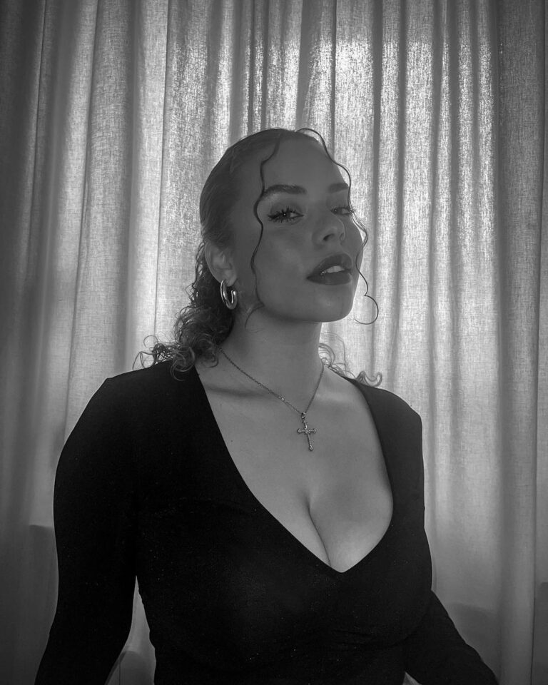 FOTO&amp;#39;S: Fee Tieleman (zusje van Juultje Tieleman) plaatst pikante foto ...