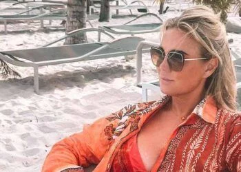 FOTO: Monique Westenberg maakt tongen los met nieuwe bikinifoto op Instagram