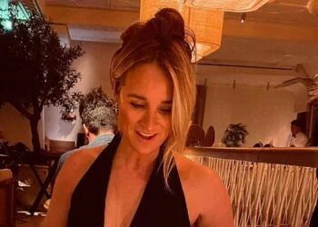 FOTO: Lieke van Lexmond deelt spannede spiegelselfie met flink decolleté