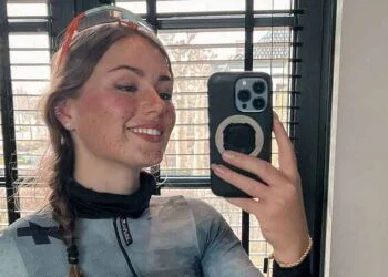 FOTO: Wielrenster Puck Moonen maakt tongen los met foto in bikini