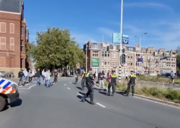 VIDEO: De harde kern van ADO Den Haag gaat verhaal halen bij de klimaatactivisten