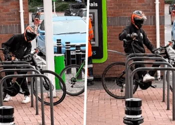 header x jongen steelt fiets