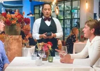 VIDEO: Ontgroeningsstunt op ‘First Dates’: Studentenduo schittert met hilarische date, First Dates schrapt uitzending