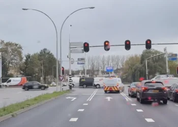 VIDEO: Incidentenbestrijder trekt aan de bel omdat hij geen voorrang krijgt