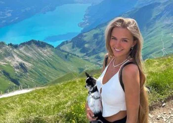 FOTO: Lies Zhara verrast Instagram-volgers met een intieme foto in bad