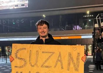 VIDEO: Man wil Suzan zonder shirt zien bij optreden Suzan en Freek in de Ziggo Dome