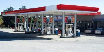 VIDEO: Heldhaftige medewerker van tankstation in badhoevedorp trotseert overvallers