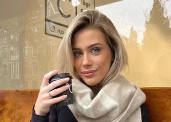 header x Vicoria Vermeer