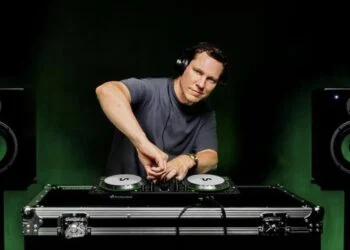 Altijd al DJ willen zijn? Action stunt nu met een Next Beat controller van DJ Tiesto voor nog geen 80 euro!