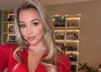 VIDEO: Emma Heesters laat haar fijne moves zien in de kleedkamer