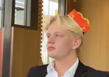 VIDEO: Gast daagt het internet uit met bizar aantal Big Mac’s in een uur