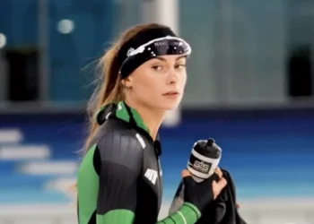 VIDEO: Schaatster Femke Kok geeft Jutta Leerdam niet alleen concurrentie op het ijs