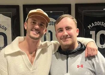 FOTO: Dit is de knappe vriendin van WK darts talent Luke Littler