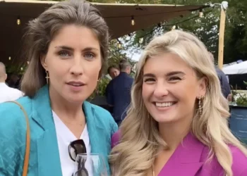 FOTO: Marieke Elsinga deelt uitdagende foto in badpak bij het zwembad