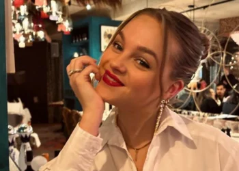 FOTO’S: Kes van den Broek deelt uitdagende foto’s in bikini