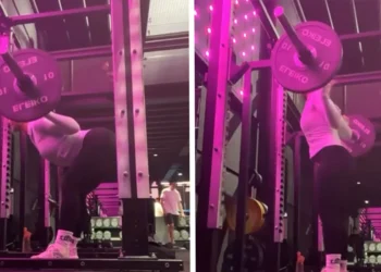 VIDEO: Marijn Kuipers doet zware squats en deelt de beelden via Snapchat
