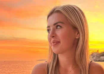 FOTO: Victoria Verstappen laat haar prachtige figuur zien met nieuwe badpakfoto