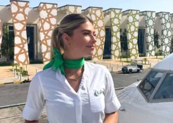 BEELDEN: Stewardess Chelsey Emily ging voor een andere outfit bij de Hunkemoller-show