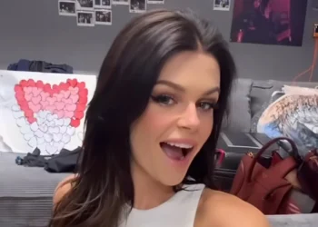 FOTO: Davina Michelle deelt foto waarop te zien is dat ze het behoorlijk koud heeft