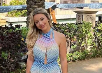 FOTO: Emma Heesters verrast haar volgers met een gewaagde Indiaanse outfit