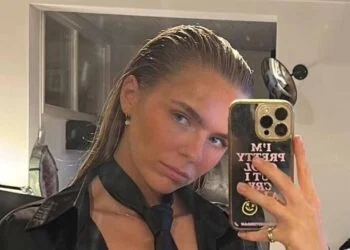 VIDEO: Lies Zhara toont Calvin Klein-lingerie in nieuwe omkleed-video